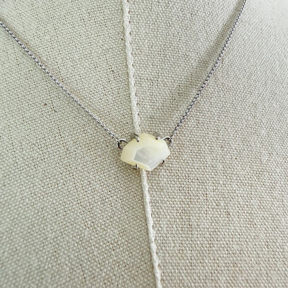 Kendra Scott Silver/Pearlescent White Short Pendant Necklace Lobster Claw Clasp - Picture 2 of 4